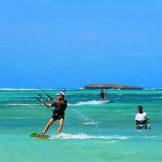 Artisan malgache travail manuel authentique